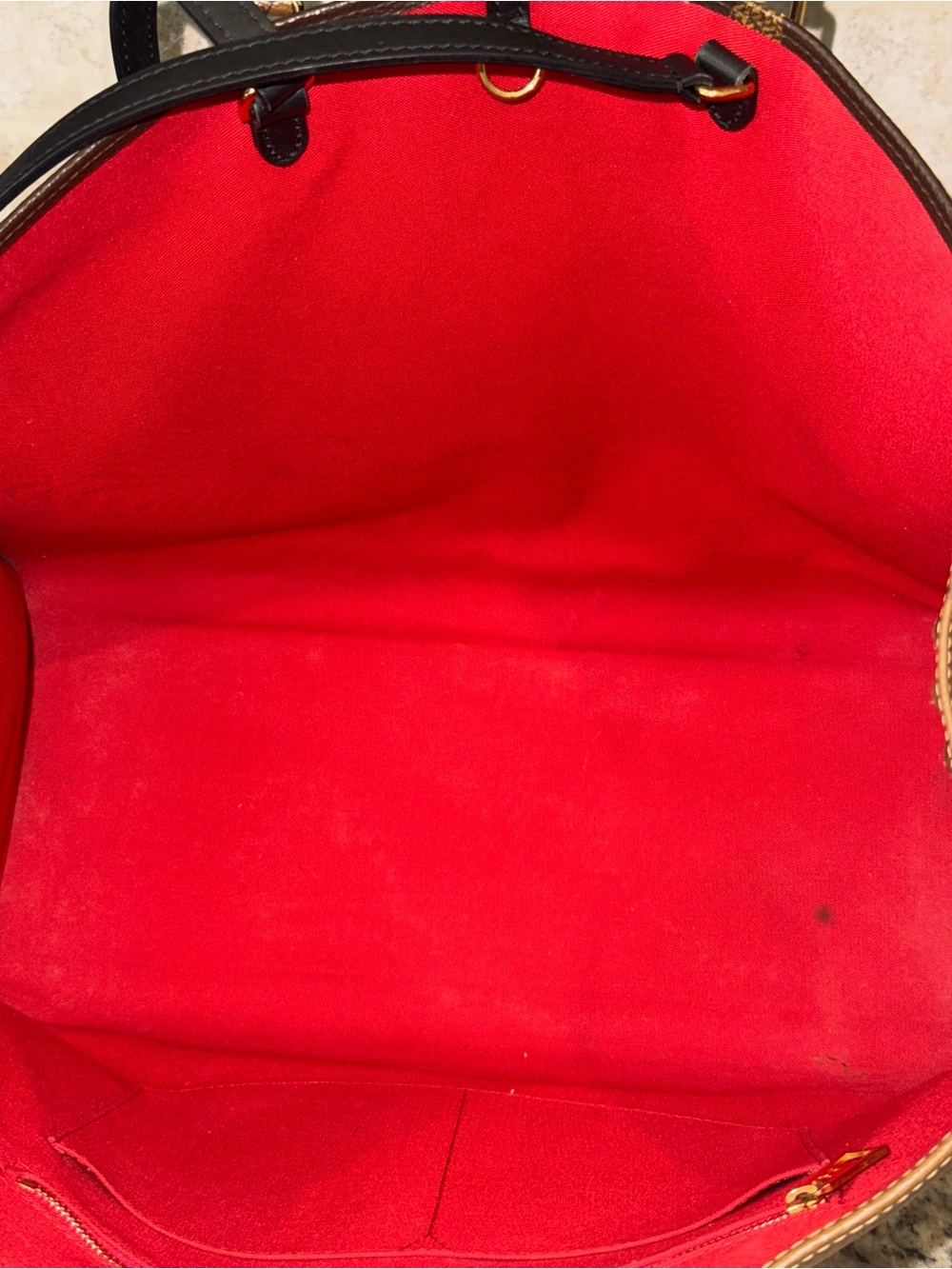 Louis Vuitton Monogram Giant Onthego Tote in Brown with Red Interior - Picture 13 of 16